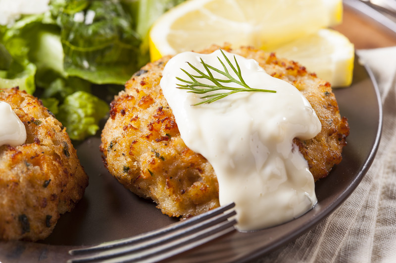 Crab Cakes with Horseradish Sauce