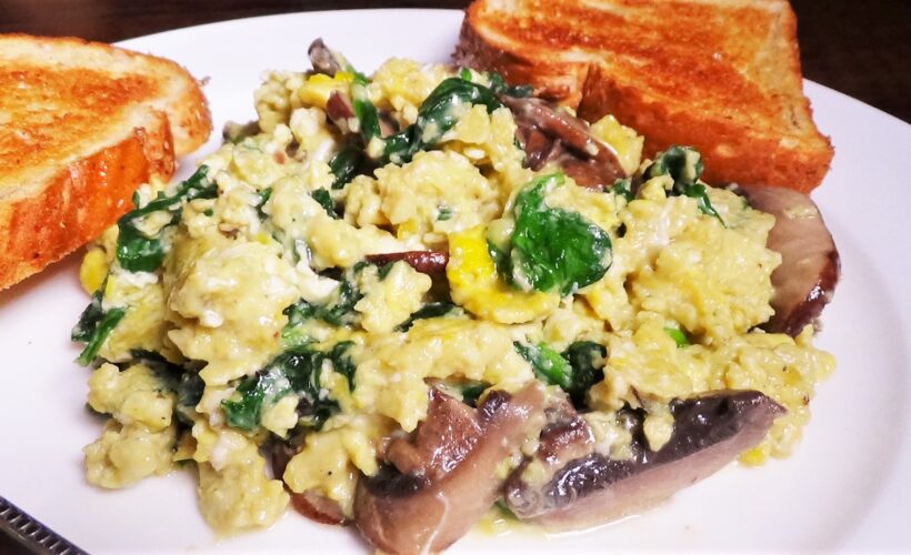 Scrambled Eggs with Spinach, Mushrooms and Brie